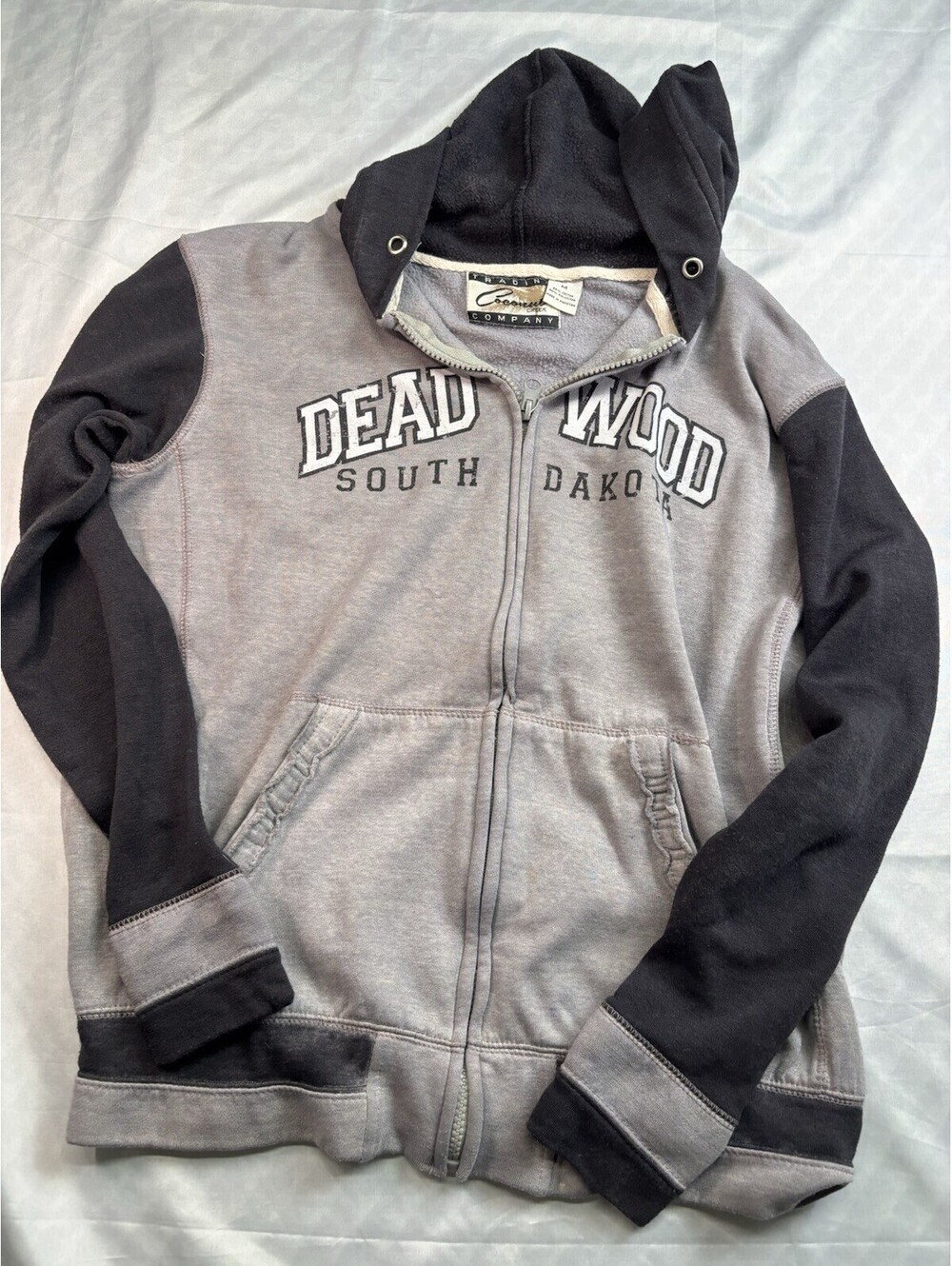 Vintage South Dakota Women’s Hoodie Size Medium